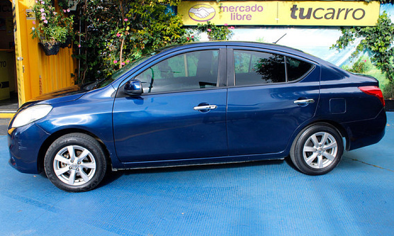 Nissan Versa 1.6 Adv...
