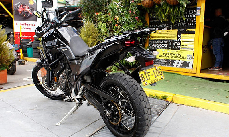 Moto Yamaha Tenere 7...