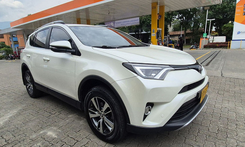 Toyota Rav4 2.0 Stre...