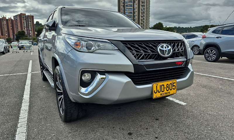 Toyota Fortuner 2.8L...