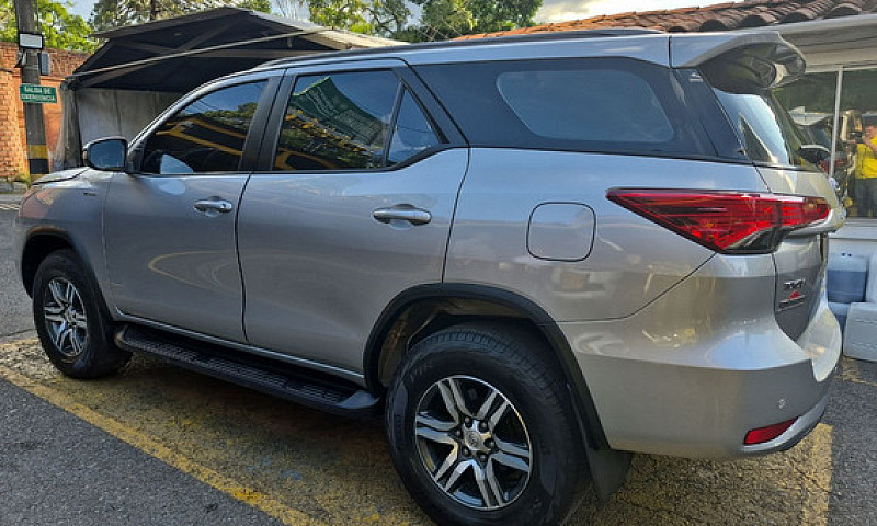 Toyota Fortuner 2.4 ...