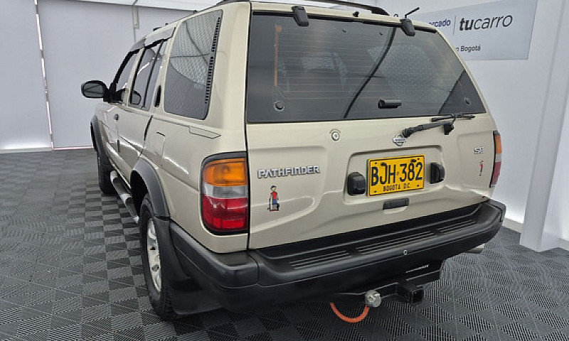 Nissan Pathfinder 3....