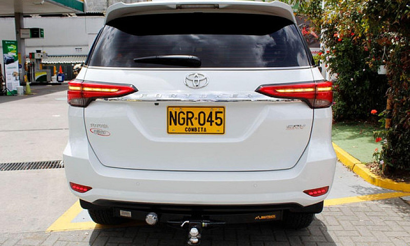 Toyota Fortuner Srv ...