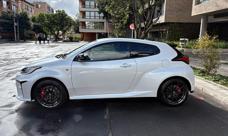 Toyota Yaris 1.6 Gr...