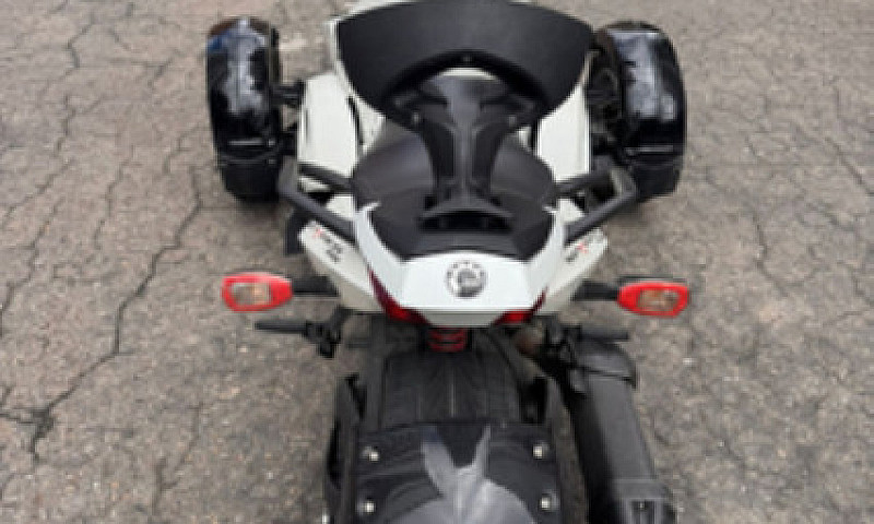 Can-Am Spyder Rs...