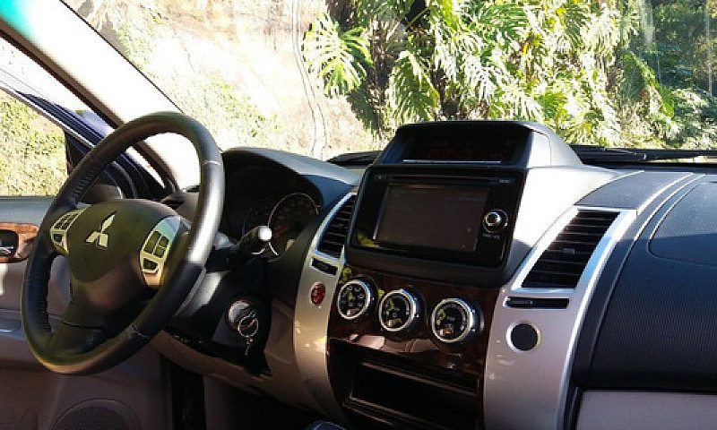 Mitsubishi Nativa 3....