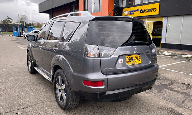 Mitsubishi Outlander...