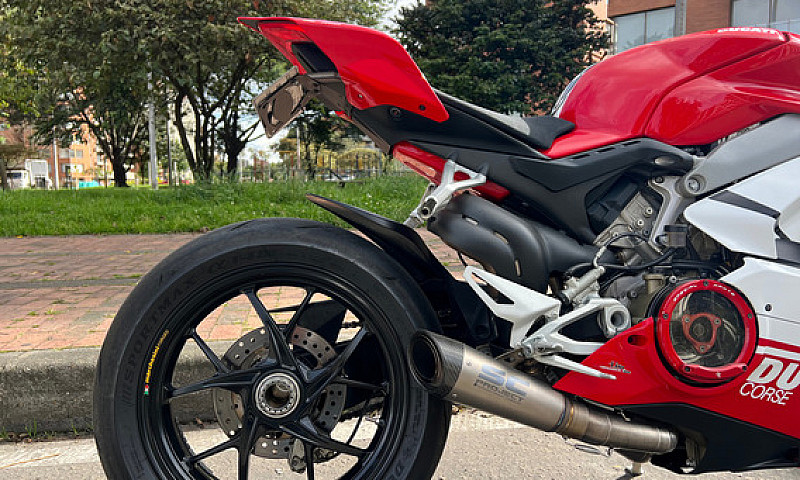 Panigale V4...