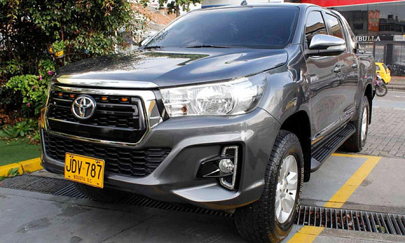 Toyota Hilux Srv Dob...