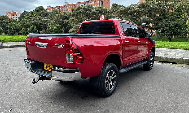 Toyota Hilux 2.8 Srx...