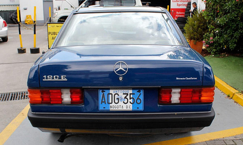 Mercedes-Benz 190 E ...