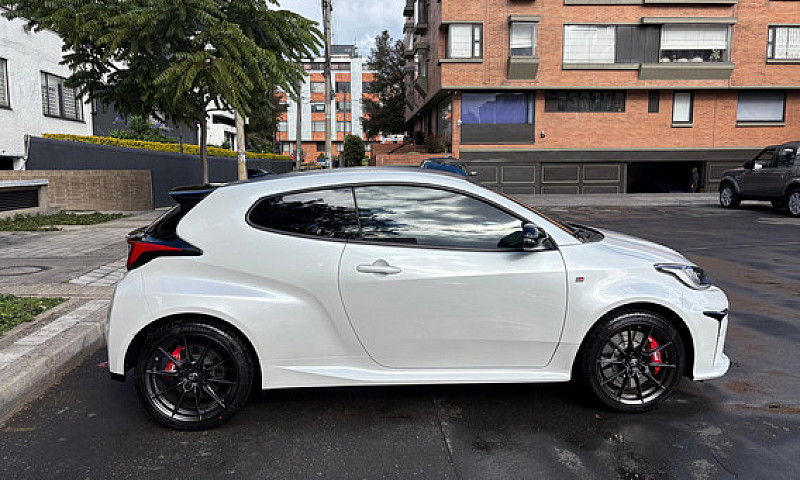 Toyota Yaris 1.6 Gr...