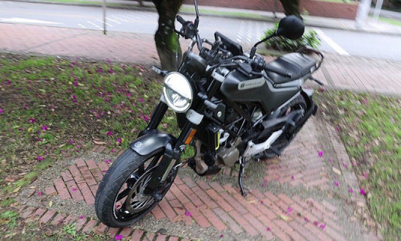 Svartpilen 200 - Bue...