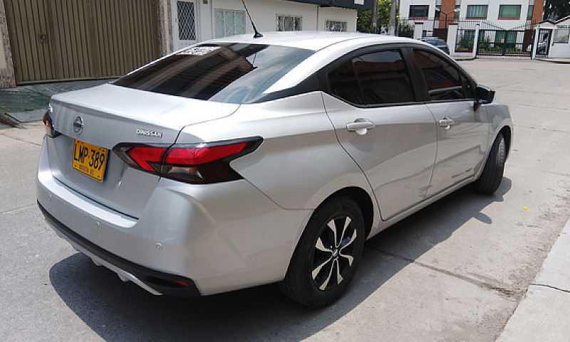 Nissan Versa 1.6 Sen...