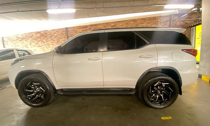 Toyota Fortuner 2.4 ...