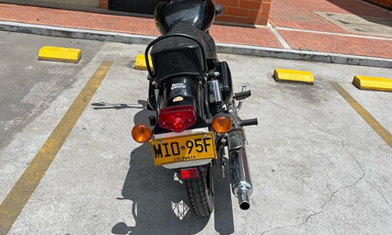 Royal Enfield Bullet...