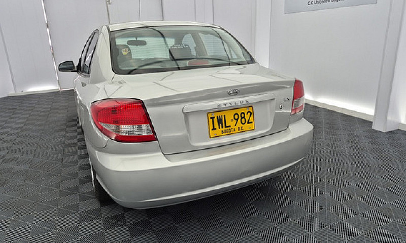 Kia Rio Stylus Ls 1....