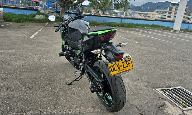 Kawasaki Z400...