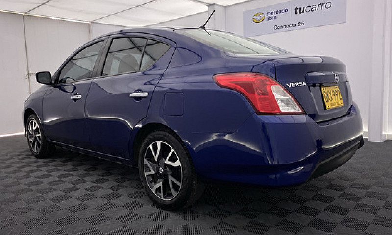 Nissan Versa 1.6 Adv...