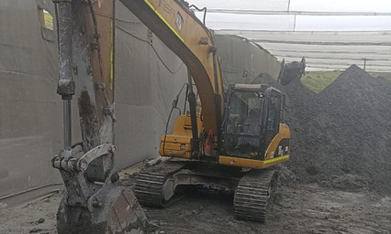 Excavadora Cat 320D...