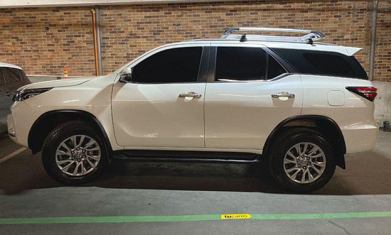 Toyota Fortuner 2.7L...
