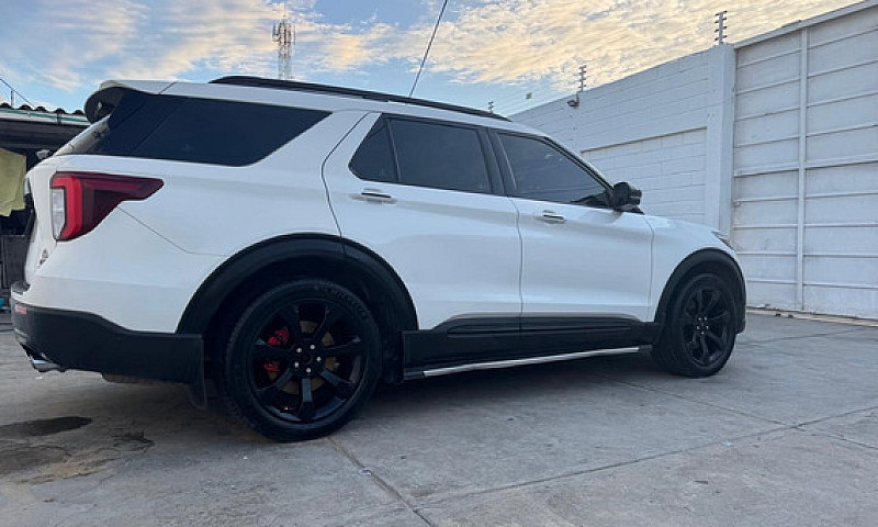 Ford Explorer St...