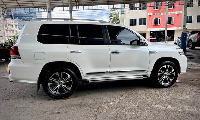 Toyota Land Cruiser ...