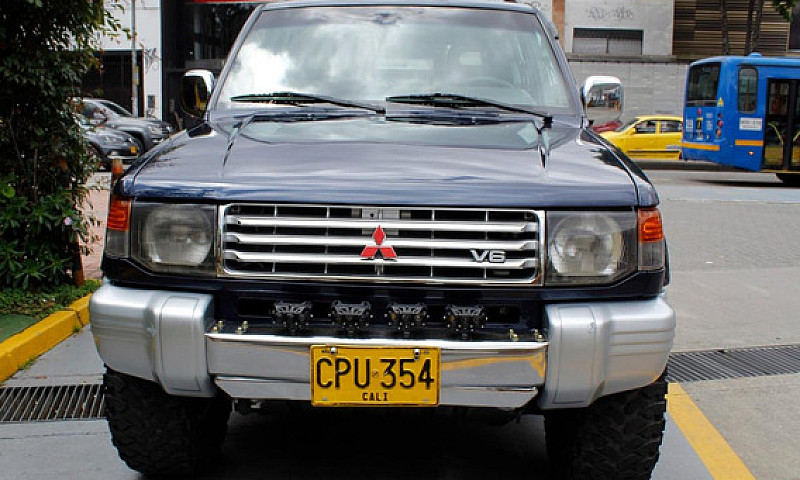 Mitsubishi Montero H...