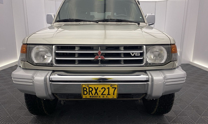 Mitsubishi Montero 3...