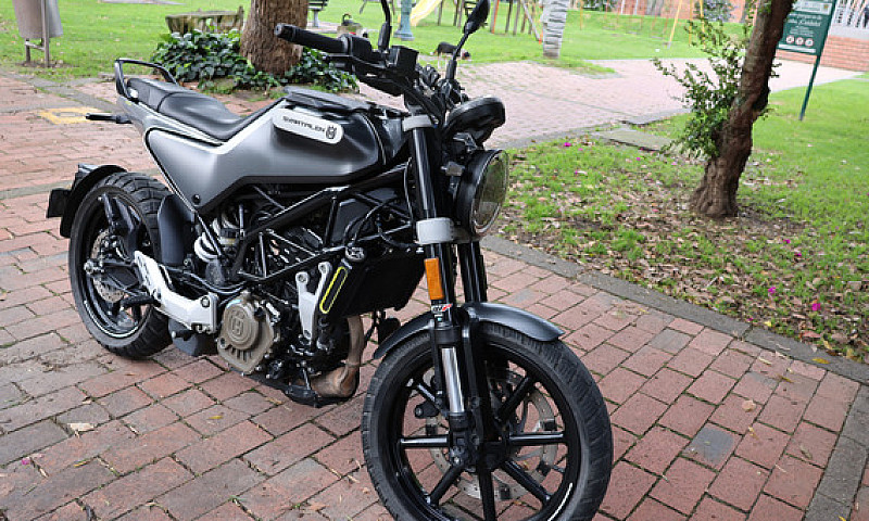 Svartpilen 200 - Bue...