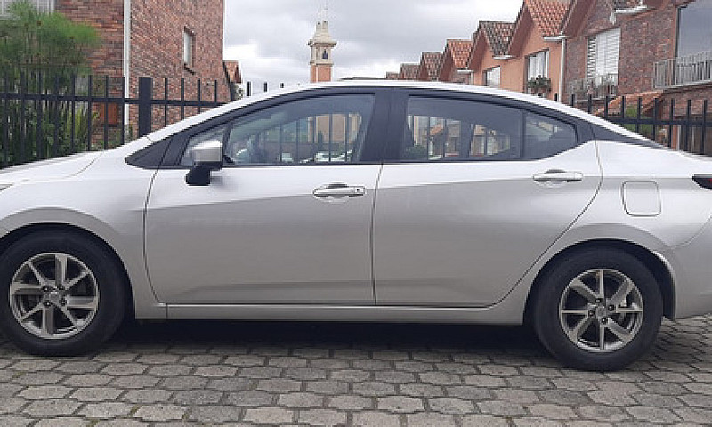 Nissan Versa Sense A...
