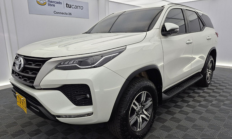 Toyota Fortunner 2.4...