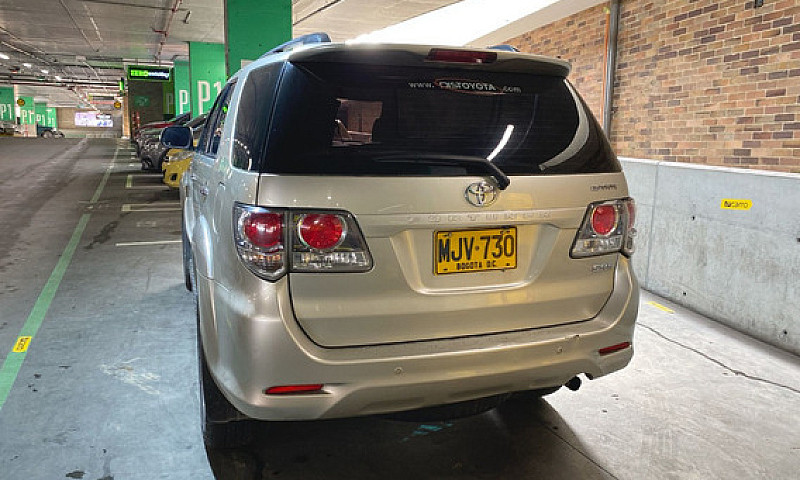 Toyota Fortuner 2.7L...