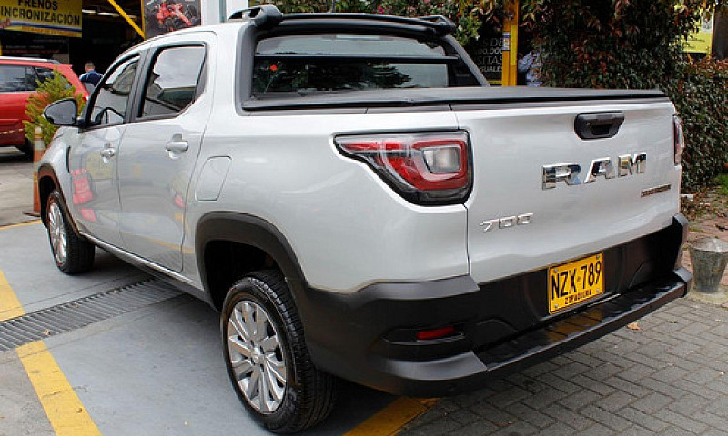 Ram 700 Doble Cabina...