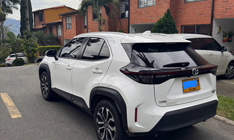 Toyota Yaris Cross 1...