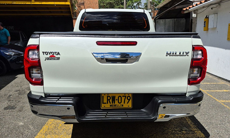 Toyota Hilux 2.4 Die...