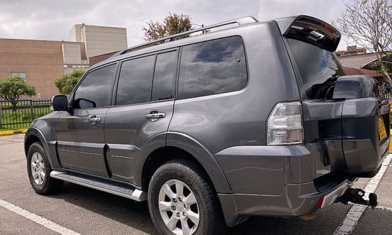 Mitsubishi Montero 3...