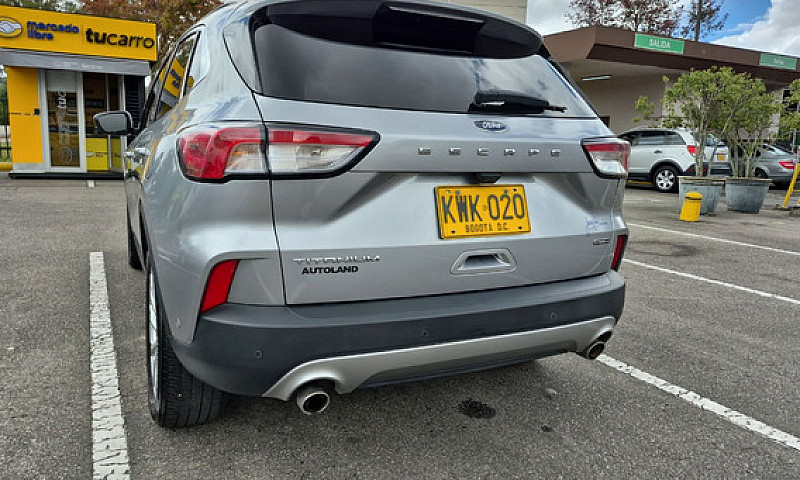 Ford Escape Titanium...