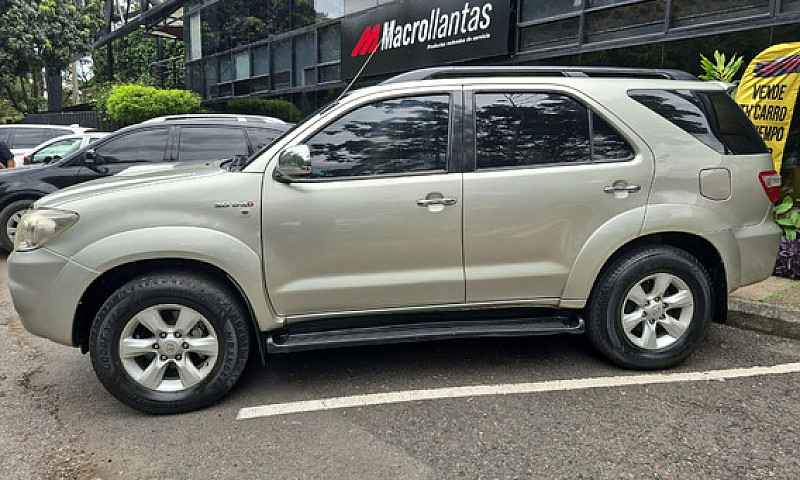 Toyota Fortuner 3.0 ...
