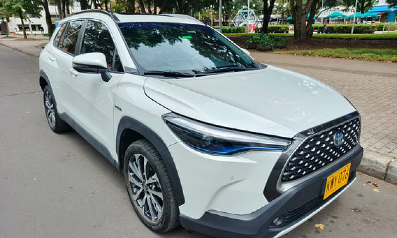 Toyota Corolla Cross...