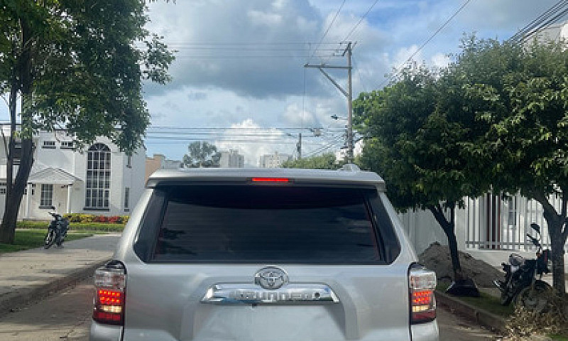 Toyota 4Runner 4.0 L...