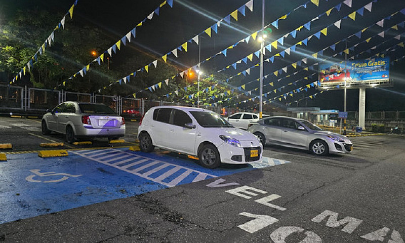 Renault Sandero 1.6 ...