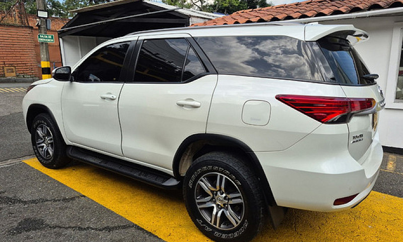 Toyota Fortuner 2.4 ...