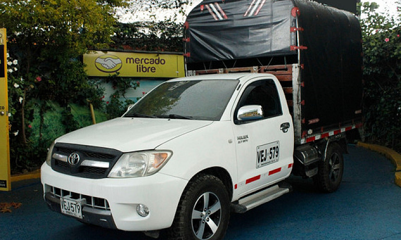 Toyota Hilux 2.7 Est...