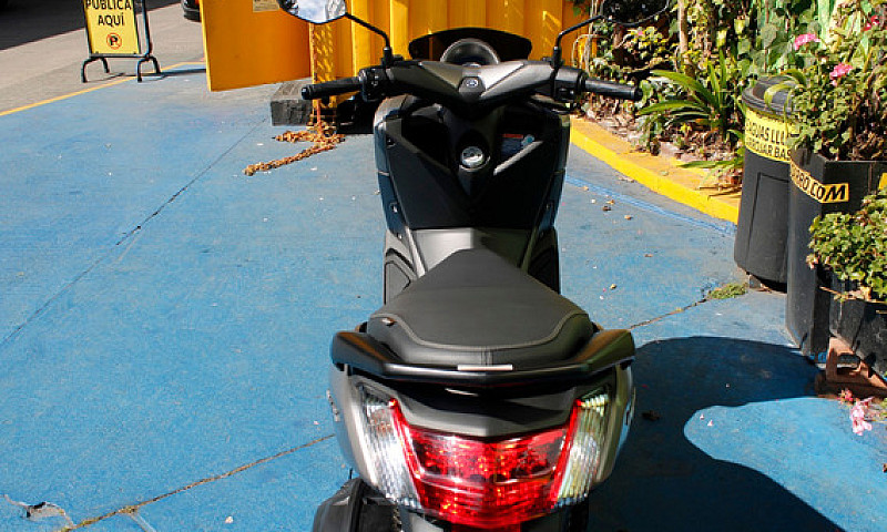 Yamaha N-Max 2021...