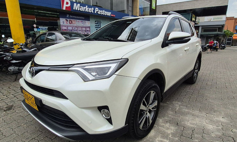 Toyota Rav4 2.0 Stre...