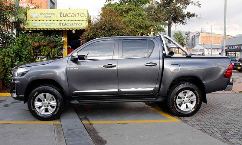Toyota Hilux Srv Dob...
