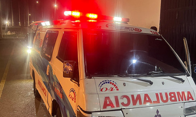 Ambulancia Mitsubish...