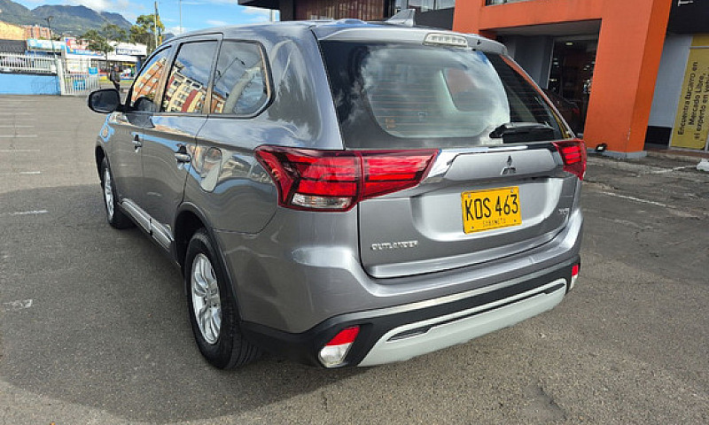 Mitsubishi Outlander...