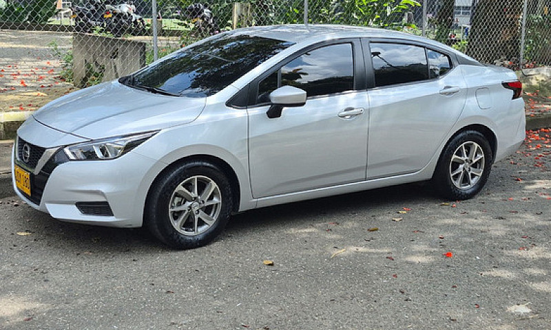 Nissan Versa 1.6 Sen...